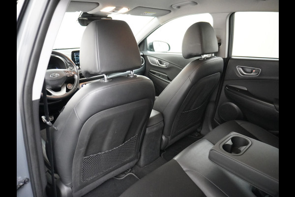 Hyundai Kona EV 64kWh Stoelverwarming Apple Carplay Android Auto Navi Ecc Adap.Cruise Head-Up Display Camera DAB PDC Fashion Design-Pack Keyless Bluelink Led Regen-Lichtsensor Dodehoek-assistent Rijstrooksensor 1e Eigenaar, 449km WLTP actieradius Heerlijke sterke en efficiënte EV met grote accu!