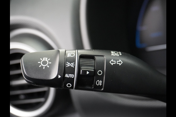 Hyundai Kona EV 64kWh Stoelverwarming Apple Carplay Android Auto Navi Ecc Adap.Cruise Head-Up Display Camera DAB PDC Fashion Design-Pack Keyless Bluelink Led Regen-Lichtsensor Dodehoek-assistent Rijstrooksensor 1e Eigenaar, 449km WLTP actieradius Heerlijke sterke en efficiënte EV met grote accu!
