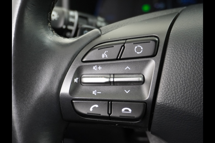 Hyundai Kona EV 64kWh Stoelverwarming Apple Carplay Android Auto Navi Ecc Adap.Cruise Head-Up Display Camera DAB PDC Fashion Design-Pack Keyless Bluelink Led Regen-Lichtsensor Dodehoek-assistent Rijstrooksensor 1e Eigenaar, 449km WLTP actieradius Heerlijke sterke en efficiënte EV met grote accu!