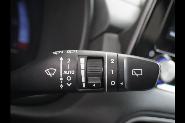 Hyundai Kona EV 64kWh Stoelverwarming Apple Carplay Android Auto Navi Ecc Adap.Cruise Head-Up Display Camera DAB PDC Fashion Design-Pack Keyless Bluelink Led Regen-Lichtsensor Dodehoek-assistent Rijstrooksensor 1e Eigenaar, 449km WLTP actieradius Heerlijke sterke en efficiënte EV met grote accu!