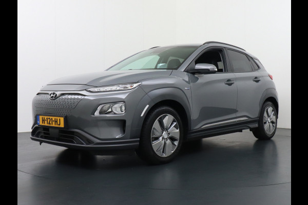 Hyundai Kona EV 64kWh Stoelverwarming Apple Carplay Android Auto Navi Ecc Adap.Cruise Head-Up Display Camera DAB PDC Fashion Design-Pack Keyless Bluelink Led Regen-Lichtsensor Dodehoek-assistent Rijstrooksensor 1e Eigenaar, 449km WLTP actieradius Heerlijke sterke en efficiënte EV met grote accu!