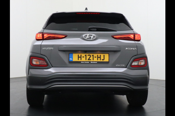 Hyundai Kona EV 64kWh Stoelverwarming Apple Carplay Android Auto Navi Ecc Adap.Cruise Head-Up Display Camera DAB PDC Fashion Design-Pack Keyless Bluelink Led Regen-Lichtsensor Dodehoek-assistent Rijstrooksensor 1e Eigenaar, 449km WLTP actieradius Heerlijke sterke en efficiënte EV met grote accu!