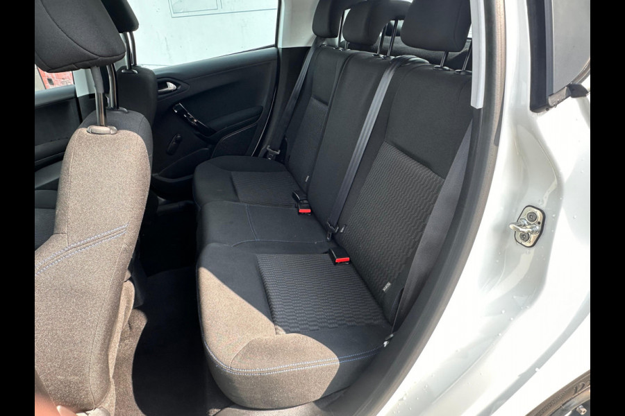 Peugeot 208 1.2 PureTech Signature AUTOMAAT | CARPLAY | AIRCO |