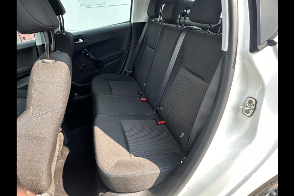 Peugeot 208 1.2 PureTech Signature AUTOMAAT | CARPLAY | AIRCO |