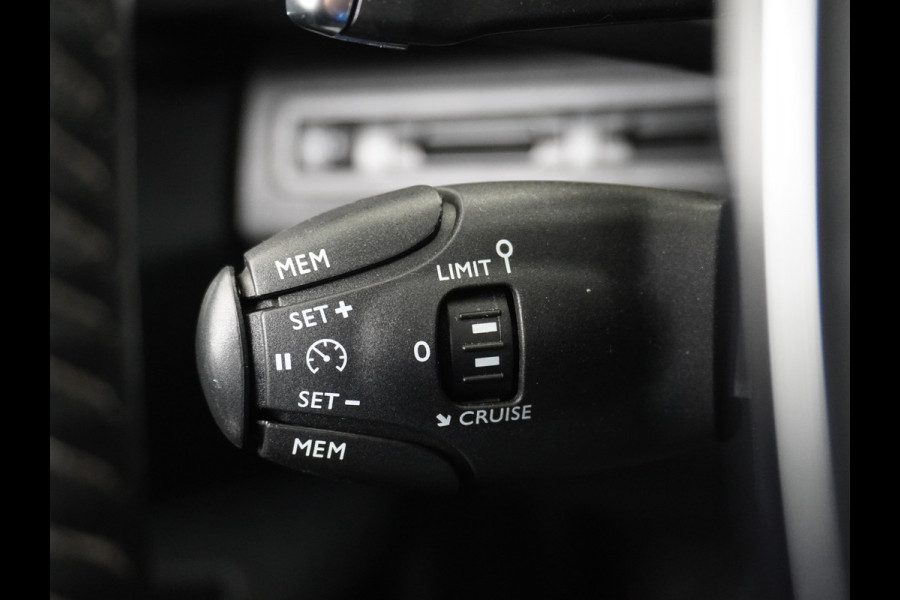 Peugeot 5008 T131PK AUT-8 7-Pers.Navi 360°Camera Apple Carplay Android Trekhaak Ecc Cruise Blue Executive DAB+ Pack City Regen-Lichtsensor Verkeersbordlezer Rijstrooksensor Connected services Verkeersbord detectie Orig.NLse auto EURO 6 1e eig.