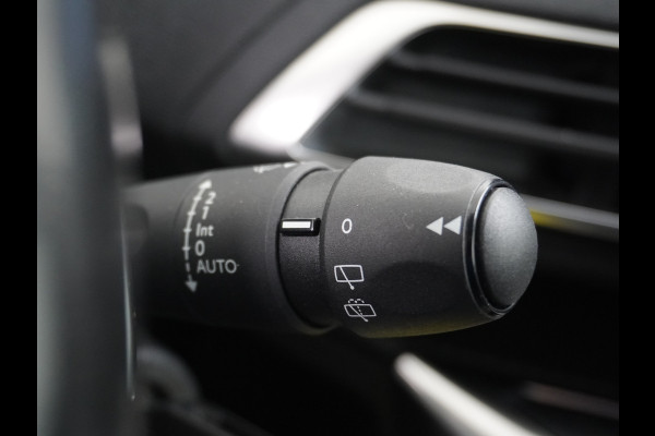 Peugeot 5008 T131PK AUT-8 7-Pers.Navi 360°Camera Apple Carplay Android Trekhaak Ecc Cruise Blue Executive DAB+ Pack City Regen-Lichtsensor Verkeersbordlezer Rijstrooksensor Connected services Verkeersbord detectie Orig.NLse auto EURO 6 1e eig.