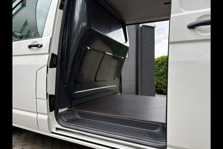 Volkswagen Transporter 2.0 TDI L2H1 Highline - 2x Schuif - CarPlay