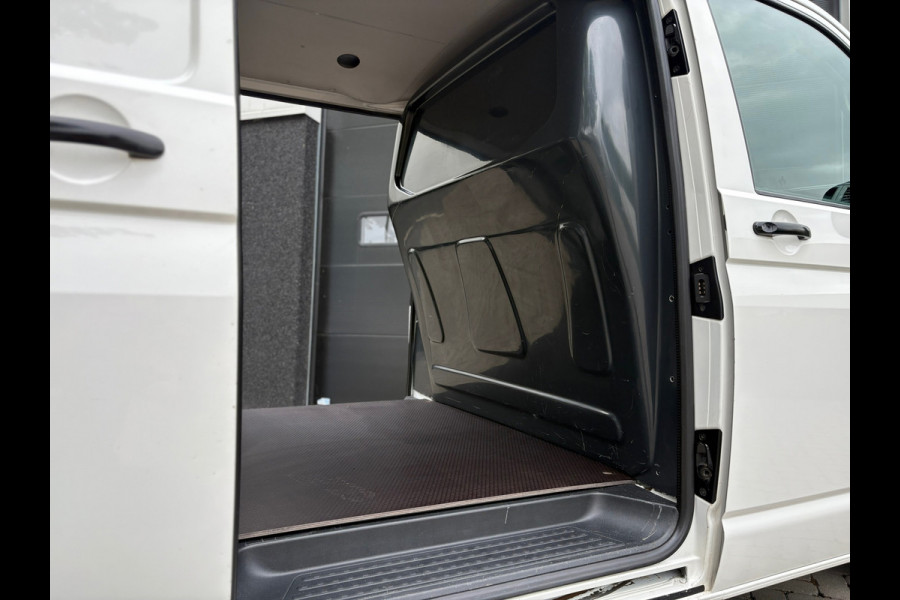 Volkswagen Transporter 2.0 TDI L2H1 Highline - 2x Schuif - CarPlay