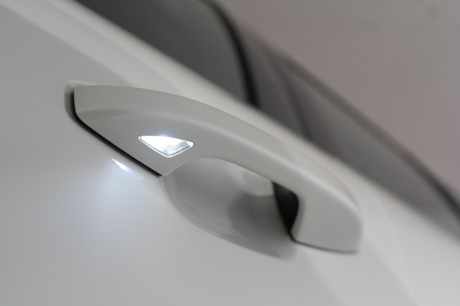 Volvo XC40 T5 262PK Automaat R-Design / Climate pack  / Park assist / Camera achter / Nubuck bekleding / Volvo On-Call