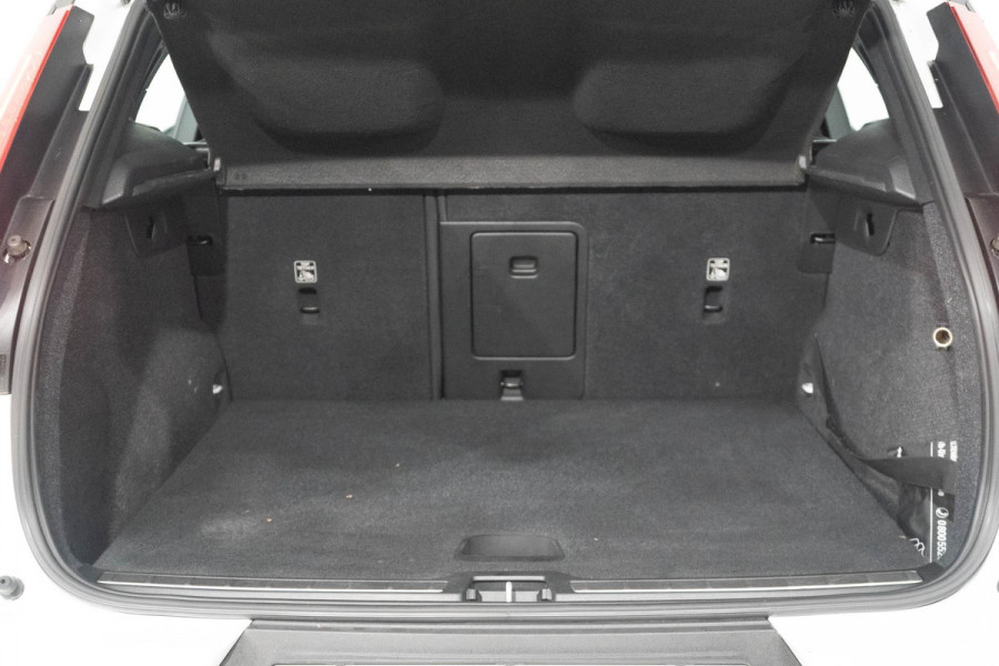 Volvo XC40 T5 262PK Automaat R-Design / Climate pack  / Park assist / Camera achter / Nubuck bekleding / Volvo On-Call