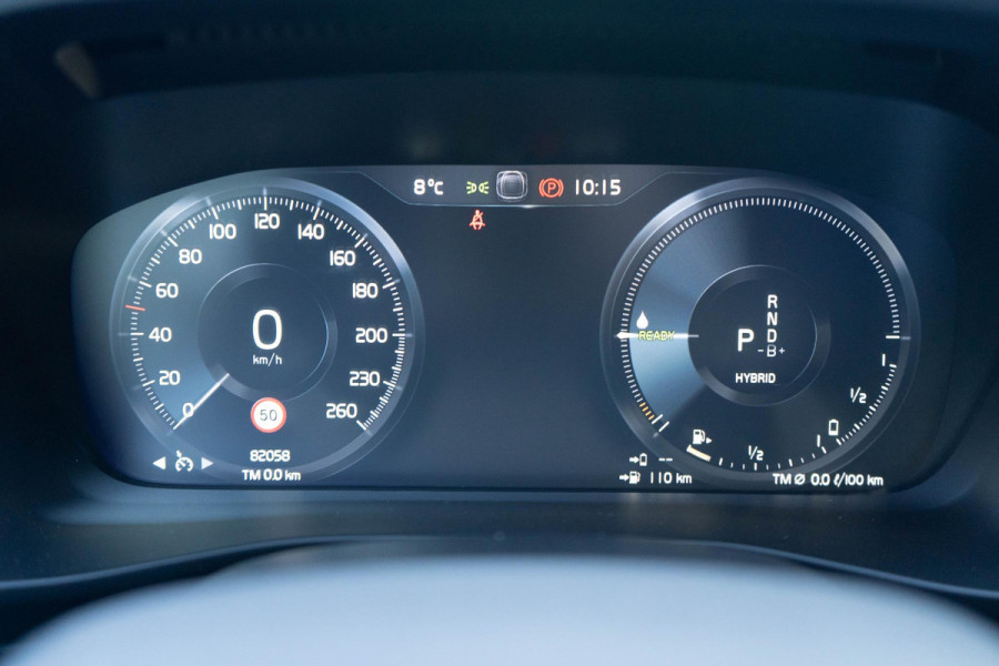 Volvo XC40 T5 262PK Automaat R-Design / Climate pack  / Park assist / Camera achter / Nubuck bekleding / Volvo On-Call