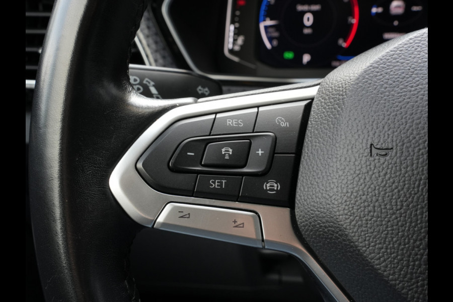 Volkswagen T-Cross 1.0 TSI Style Automaat | Navigatie | LED | DAB | Keyless