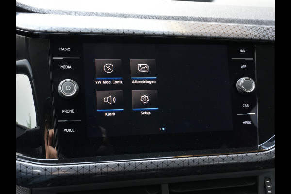 Volkswagen T-Cross 1.0 TSI Style Automaat | Navigatie | LED | DAB | Keyless