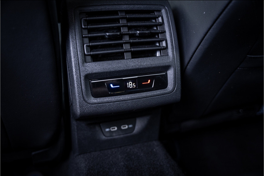 Volkswagen Golf 2.0 TSI R 4Motion Performance | Panorma | Akra | Leer | Drift | HUD