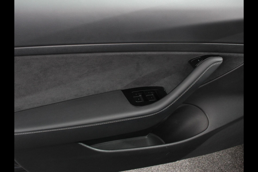 Tesla Model 3 Standard RWD Plus 60 kWh | Leder | Navigatie | PDC VA | Camera | 19" LM Velgen