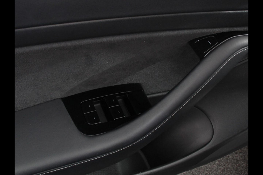 Tesla Model 3 Standard RWD Plus 60 kWh | Leder | Navigatie | PDC VA | Camera | 19" LM Velgen