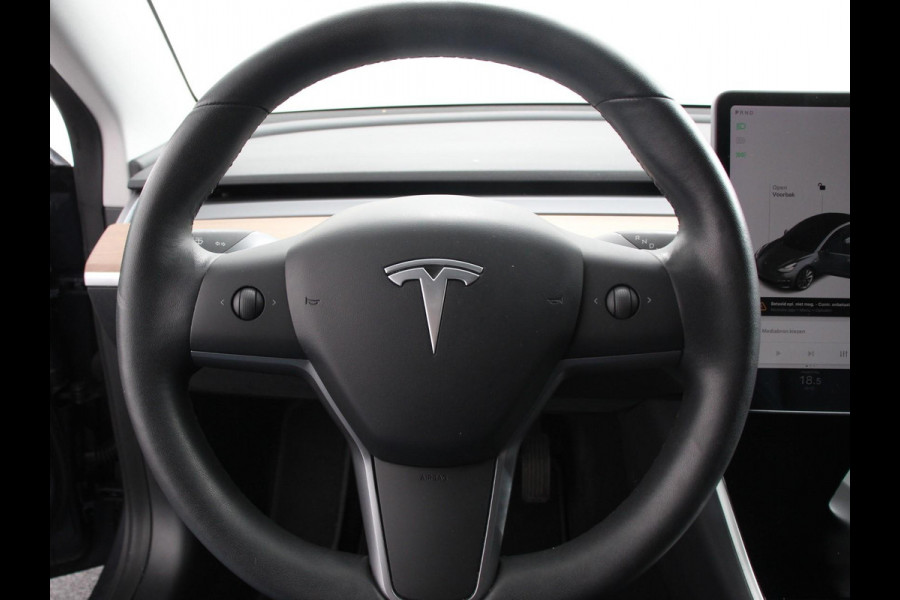 Tesla Model 3 Standard RWD Plus 60 kWh | Leder | Navigatie | PDC VA | Camera | 19" LM Velgen