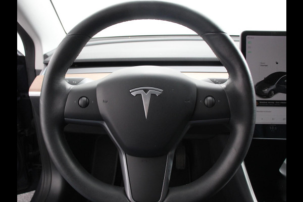 Tesla Model 3 Standard RWD Plus 60 kWh | Leder | Navigatie | PDC VA | Camera | 19" LM Velgen
