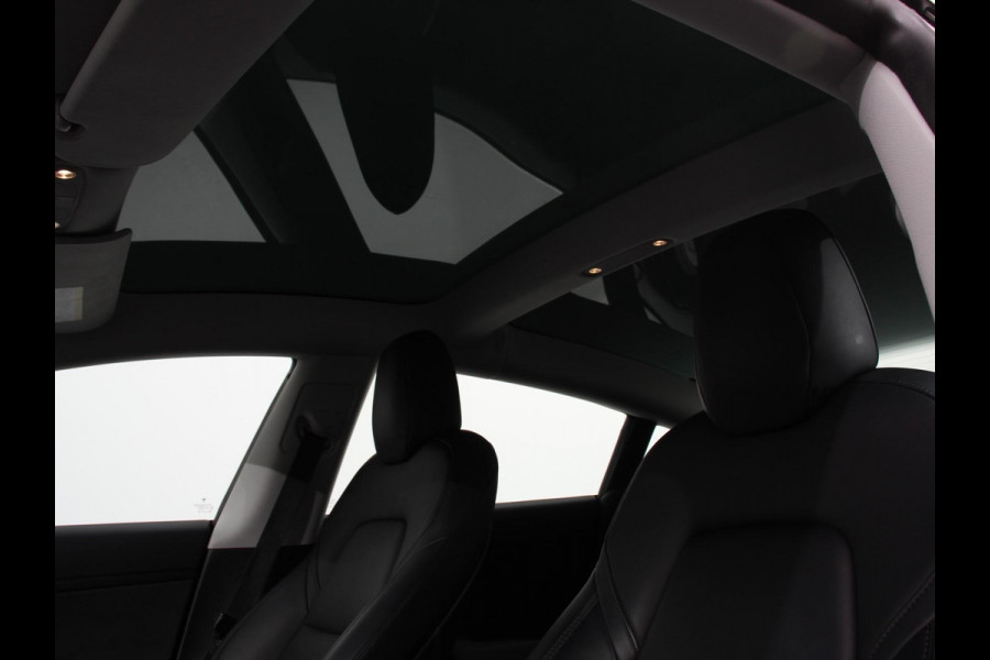 Tesla Model 3 Standard RWD Plus 60 kWh | Leder | Navigatie | PDC VA | Camera | 19" LM Velgen