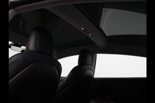 Tesla Model 3 Standard RWD Plus 60 kWh | Leder | Navigatie | PDC VA | Camera | 19" LM Velgen
