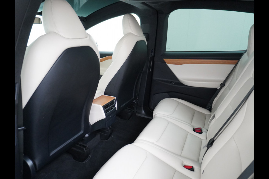Tesla Model X Long Range 100kwh AWD 541PK 7-Persoons Leder Trekhaak Premium Audio FSD-3 Computer Autopilot Camera's Navi Ecc Stuur+Stoelverwar Adaptive Led Koplampen Panoramische voorruit Lmv Adap.onderstel Performance Pack Ambiente Verlichting Wifi Verkeersborddetectie Garantie op accu en motor tot 06-05-2028 / 240.000km Trekgewicht 2.250KG Nieuwprijs €100.500