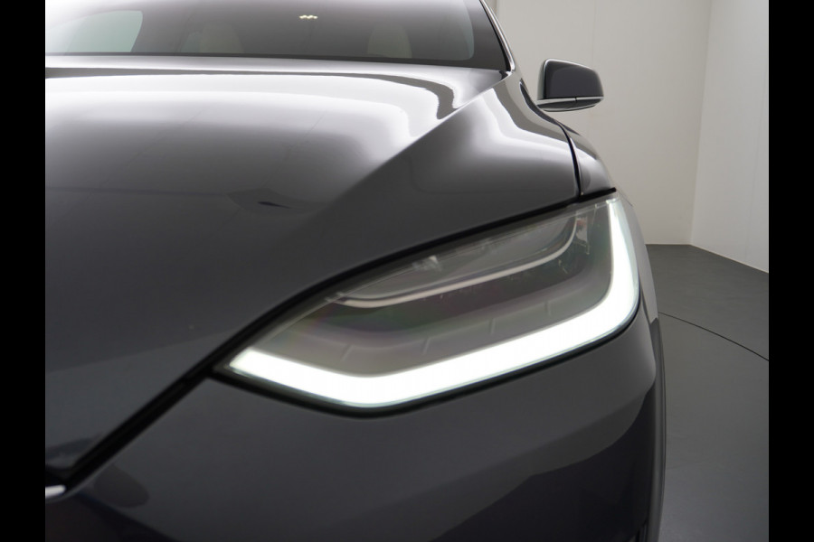 Tesla Model X Long Range 100kwh AWD 541PK 7-Persoons Leder Trekhaak Premium Audio FSD-3 Computer Autopilot Camera's Navi Ecc Stuur+Stoelverwar Adaptive Led Koplampen Panoramische voorruit Lmv Adap.onderstel Performance Pack Ambiente Verlichting Wifi Verkeersborddetectie Garantie op accu en motor tot 06-05-2028 / 240.000km Trekgewicht 2.250KG Nieuwprijs €100.500