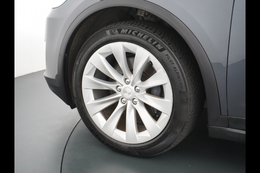 Tesla Model X Long Range 100kwh AWD 541PK 7-Persoons Leder Trekhaak Premium Audio FSD-3 Computer Autopilot Camera's Navi Ecc Stuur+Stoelverwar Adaptive Led Koplampen Panoramische voorruit Lmv Adap.onderstel Performance Pack Ambiente Verlichting Wifi Verkeersborddetectie Garantie op accu en motor tot 06-05-2028 / 240.000km Trekgewicht 2.250KG Nieuwprijs €100.500