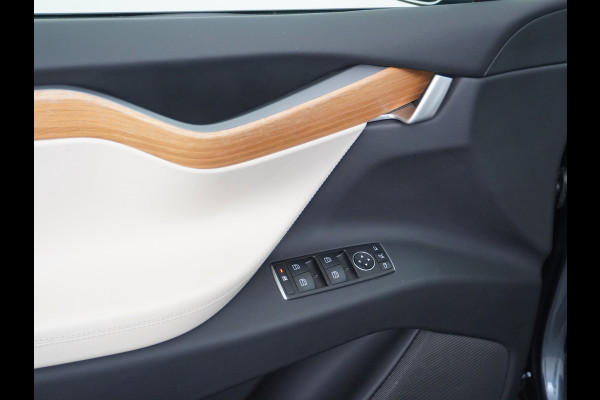 Tesla Model X Long Range 100kwh AWD 541PK 7-Persoons Leder Trekhaak Premium Audio FSD-3 Computer Autopilot Camera's Navi Ecc Stuur+Stoelverwar Adaptive Led Koplampen Panoramische voorruit Lmv Adap.onderstel Performance Pack Ambiente Verlichting Wifi Verkeersborddetectie Garantie op accu en motor tot 06-05-2028 / 240.000km Trekgewicht 2.250KG Nieuwprijs €100.500
