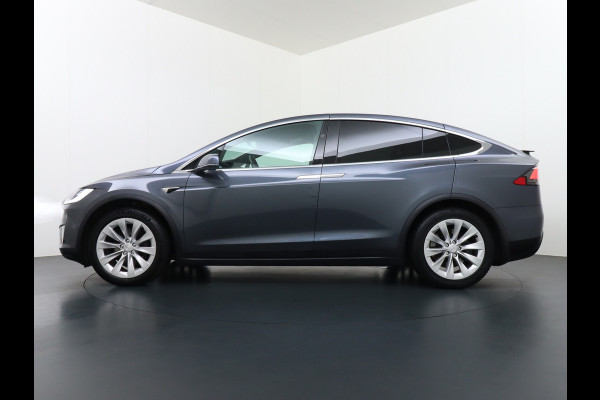 Tesla Model X Long Range 100kwh AWD 541PK 7-Persoons Leder Trekhaak Premium Audio FSD-3 Computer Autopilot Camera's Navi Ecc Stuur+Stoelverwar Adaptive Led Koplampen Panoramische voorruit Lmv Adap.onderstel Performance Pack Ambiente Verlichting Wifi Verkeersborddetectie Garantie op accu en motor tot 06-05-2028 / 240.000km Trekgewicht 2.250KG Nieuwprijs €100.500