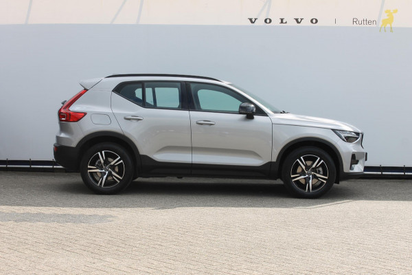 Volvo XC40 B4 211PK Automaat Plus Dark Blis / Adaptieve Cruise Control / Semi elektrisch wegklapbare trekhaak / 18" lichtmetalen velgen / Draadloos opladen / Harman Kardon Audio