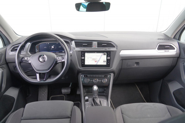 Volkswagen Tiguan 1.5 TSI ACT Comfortline Business / Navigatie / Digitaal Dashboard / Stoel- & stuurverw.