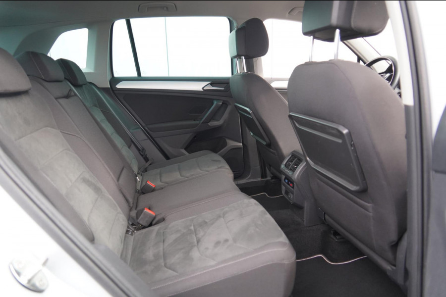 Volkswagen Tiguan 1.5 TSI ACT Comfortline Business / Navigatie / Digitaal Dashboard / Stoel- & stuurverw.