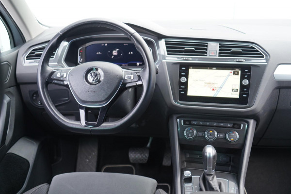 Volkswagen Tiguan 1.5 TSI ACT Comfortline Business / Navigatie / Digitaal Dashboard / Stoel- & stuurverw.