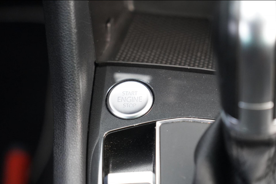 Volkswagen Tiguan 1.5 TSI ACT Comfortline Business / Navigatie / Digitaal Dashboard / Stoel- & stuurverw.