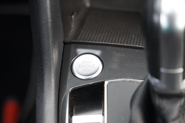 Volkswagen Tiguan 1.5 TSI ACT Comfortline Business / Navigatie / Digitaal Dashboard / Stoel- & stuurverw.