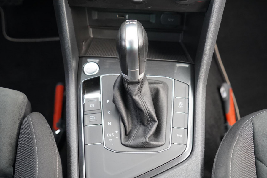 Volkswagen Tiguan 1.5 TSI ACT Comfortline Business / Navigatie / Digitaal Dashboard / Stoel- & stuurverw.