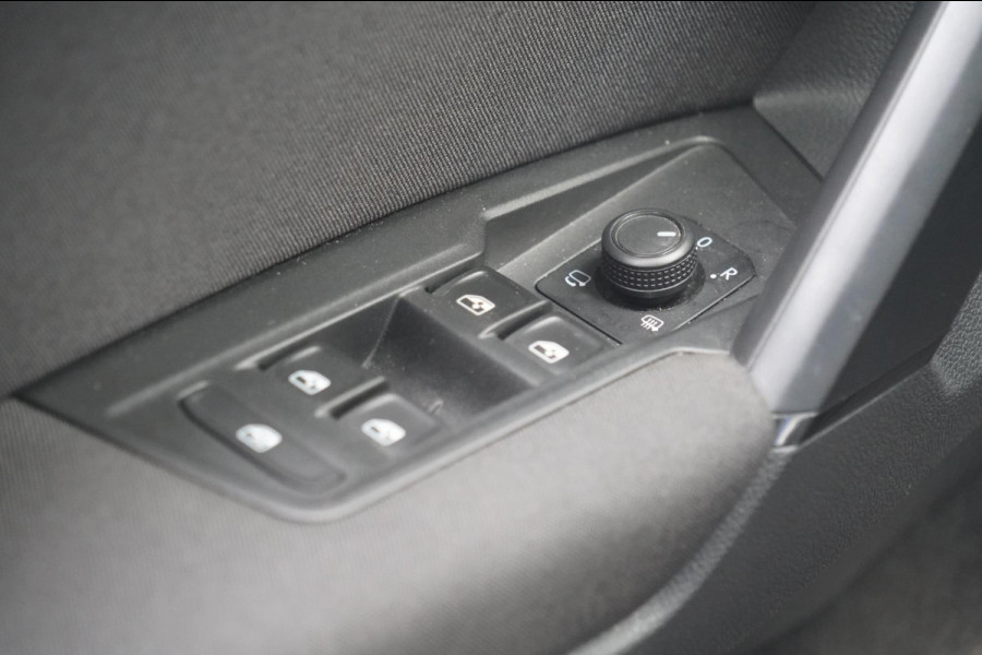 Volkswagen Tiguan 1.5 TSI ACT Comfortline Business / Navigatie / Digitaal Dashboard / Stoel- & stuurverw.