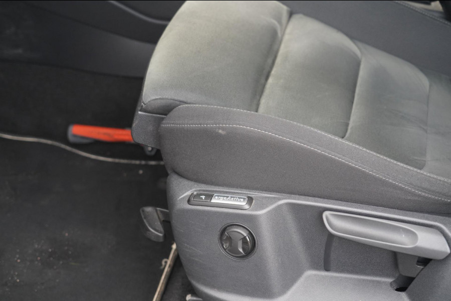 Volkswagen Tiguan 1.5 TSI ACT Comfortline Business / Navigatie / Digitaal Dashboard / Stoel- & stuurverw.