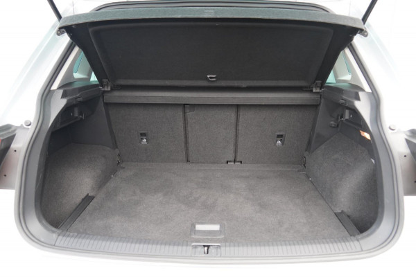 Volkswagen Tiguan 1.5 TSI ACT Comfortline Business / Navigatie / Digitaal Dashboard / Stoel- & stuurverw.