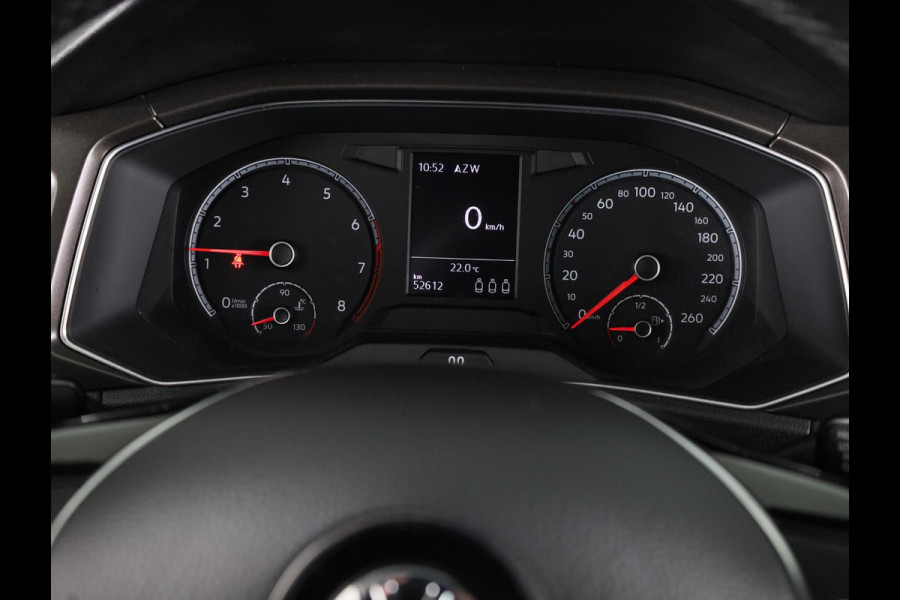 Volkswagen T-Roc 1.0 TSI Style 115 PK | Navigatie | Parkeersensoren | Adaptieve cruise control