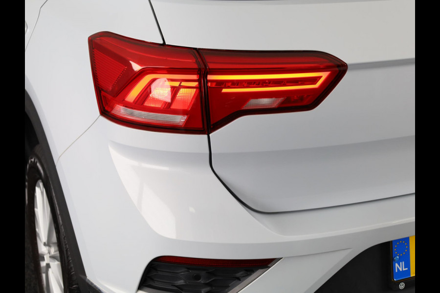 Volkswagen T-Roc 1.0 TSI Style 115 PK | Navigatie | Parkeersensoren | Adaptieve cruise control