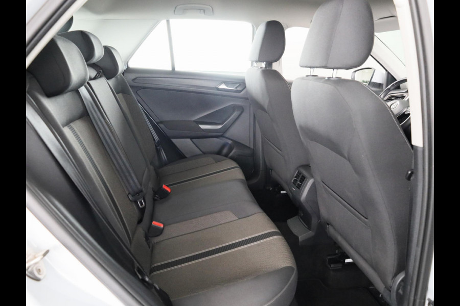 Volkswagen T-Roc 1.0 TSI Style 115 PK | Navigatie | Parkeersensoren | Adaptieve cruise control