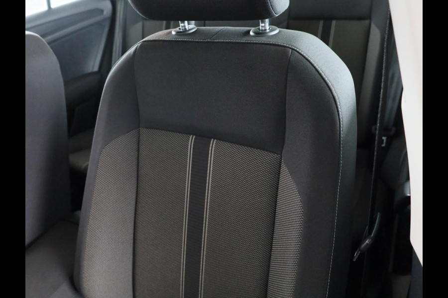 Volkswagen T-Roc 1.0 TSI Style 115 PK | Navigatie | Parkeersensoren | Adaptieve cruise control