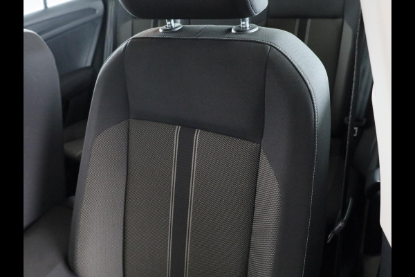 Volkswagen T-Roc 1.0 TSI Style 115 PK | Navigatie | Parkeersensoren | Adaptieve cruise control
