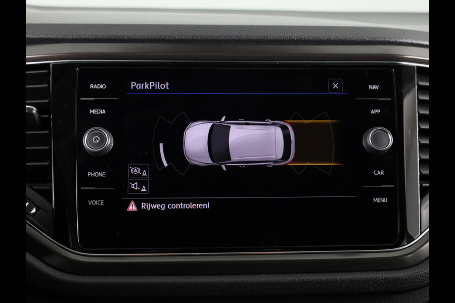 Volkswagen T-Roc 1.0 TSI Style 115 PK | Navigatie | Parkeersensoren | Adaptieve cruise control