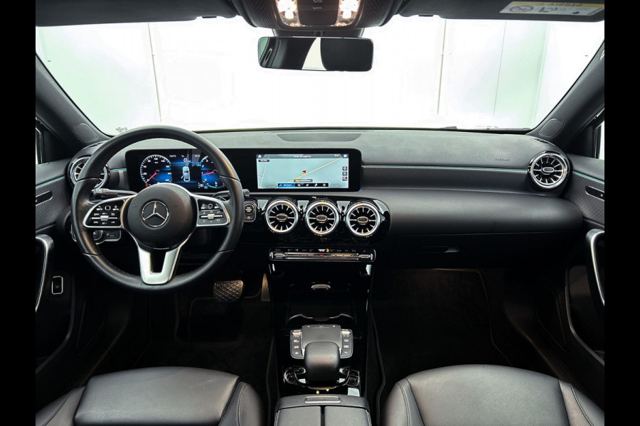 Mercedes-Benz A-Klasse 180 Business Solution(NL-auto, 1e Eig, Dealer onderH, Sfeer, Trekhaak, Navi Groot, StoelV, Etc)