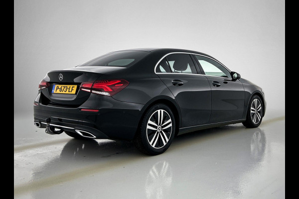 Mercedes-Benz A-Klasse 180 Business Solution(NL-auto, 1e Eig, Dealer onderH, Sfeer, Trekhaak, Navi Groot, StoelV, Etc)