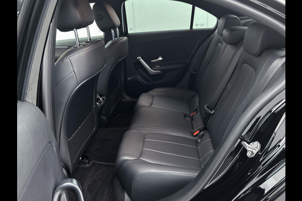 Mercedes-Benz A-Klasse 180 Business Solution(NL-auto, 1e Eig, Dealer onderH, Sfeer, Trekhaak, Navi Groot, StoelV, Etc)