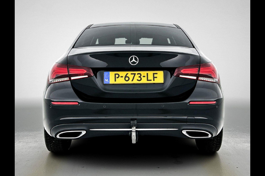 Mercedes-Benz A-Klasse 180 Business Solution(NL-auto, 1e Eig, Dealer onderH, Sfeer, Trekhaak, Navi Groot, StoelV, Etc)