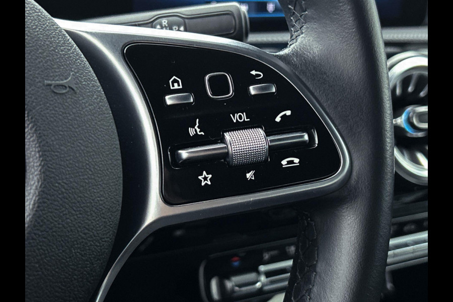 Mercedes-Benz A-Klasse 180 Business Solution(NL-auto, 1e Eig, Dealer onderH, Sfeer, Trekhaak, Navi Groot, StoelV, Etc)